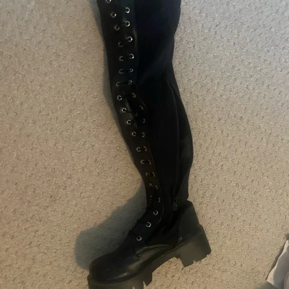 Goth Black Lace-Up over the Knee-High Boots - Picture 2 of 3